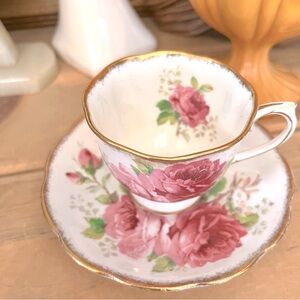 Vintage Royal Albert fine china American Beauty Garden Rose Tea Cup Saucer Set